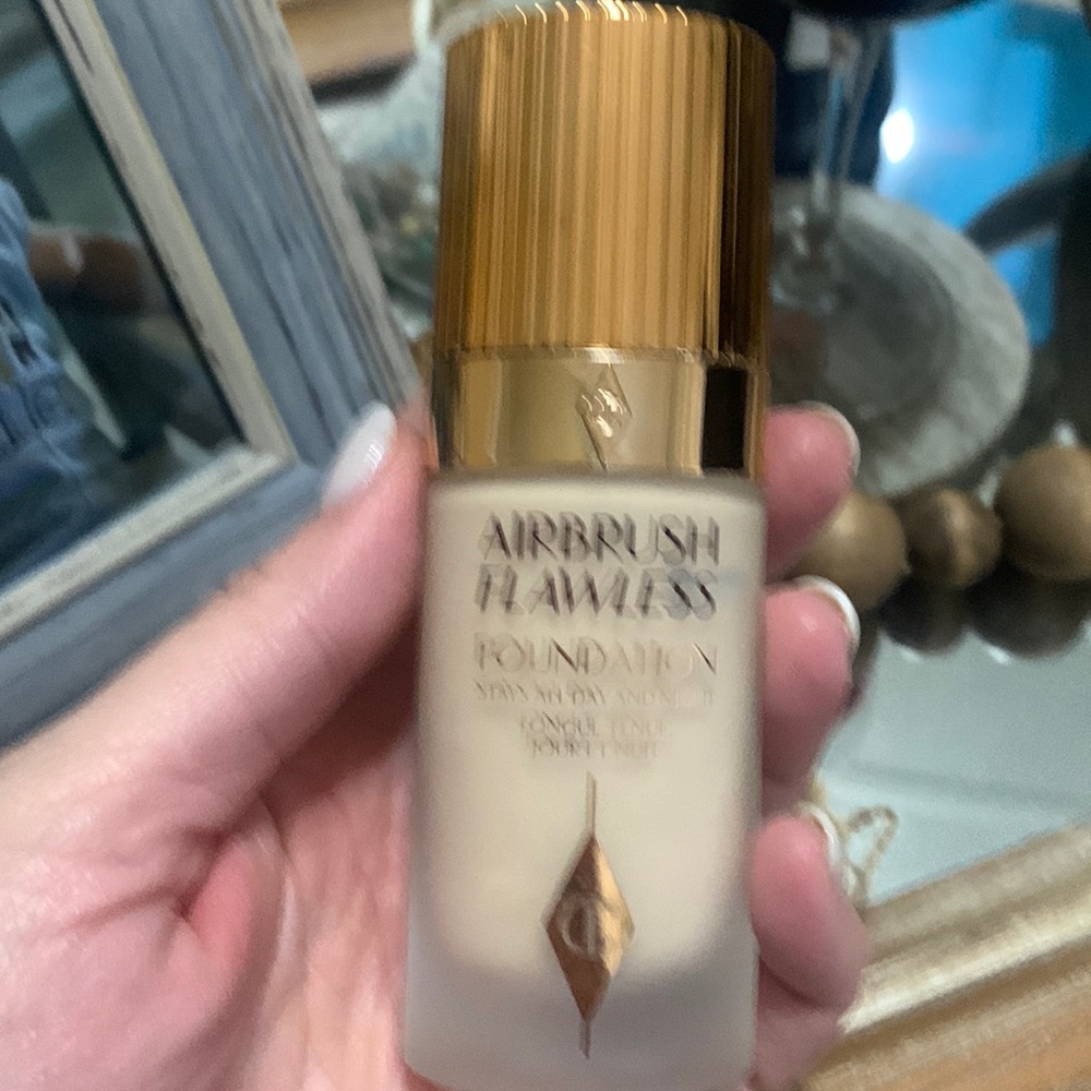 Airbrush flawless foundation by charlotte Tillsbury